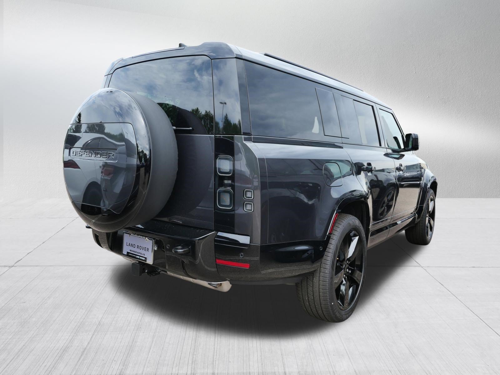 New 2026 Land Rover Defender 130 X-Dynamic SE AWD/4WD image 2