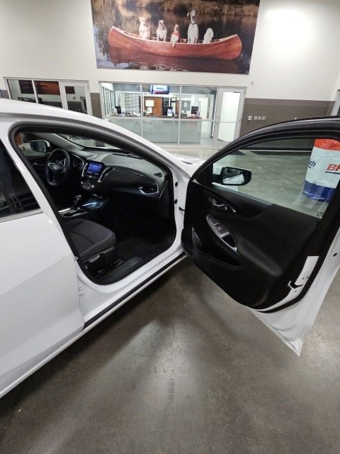 Used 2021 Chevrolet Malibu LT image 37