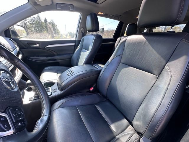 Used 2018 Toyota Highlander XLE AWD/4WD image 11