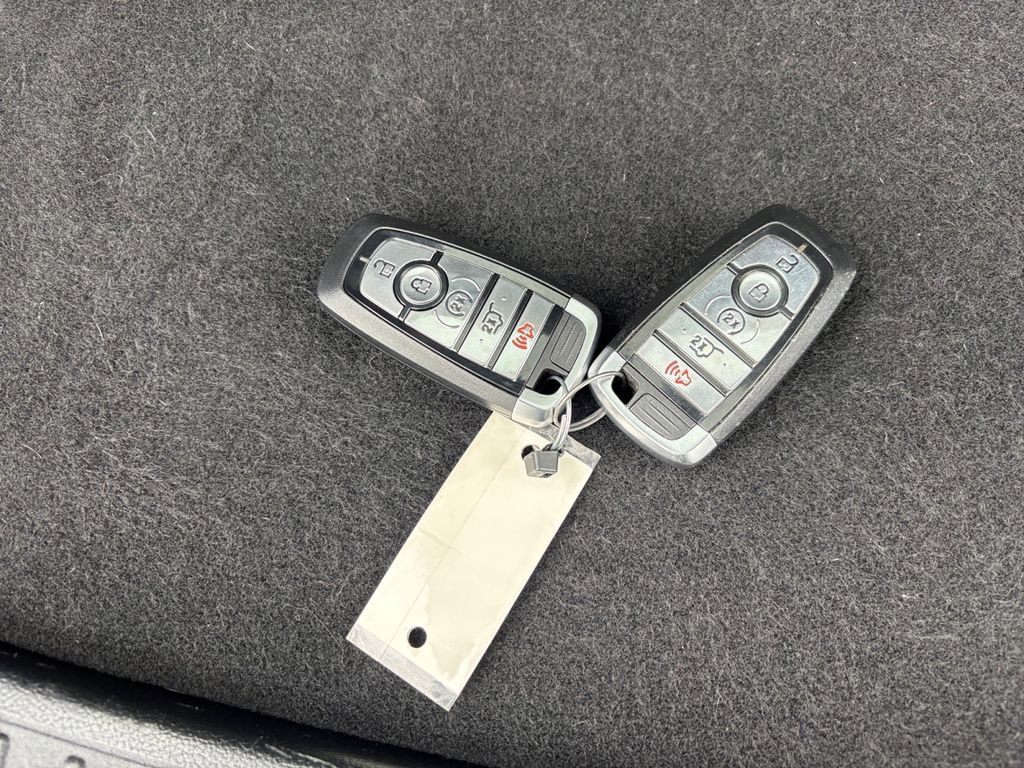 Used 2022 Ford Explorer XLT w/ Equipment Group 202A AWD/4WD image 33