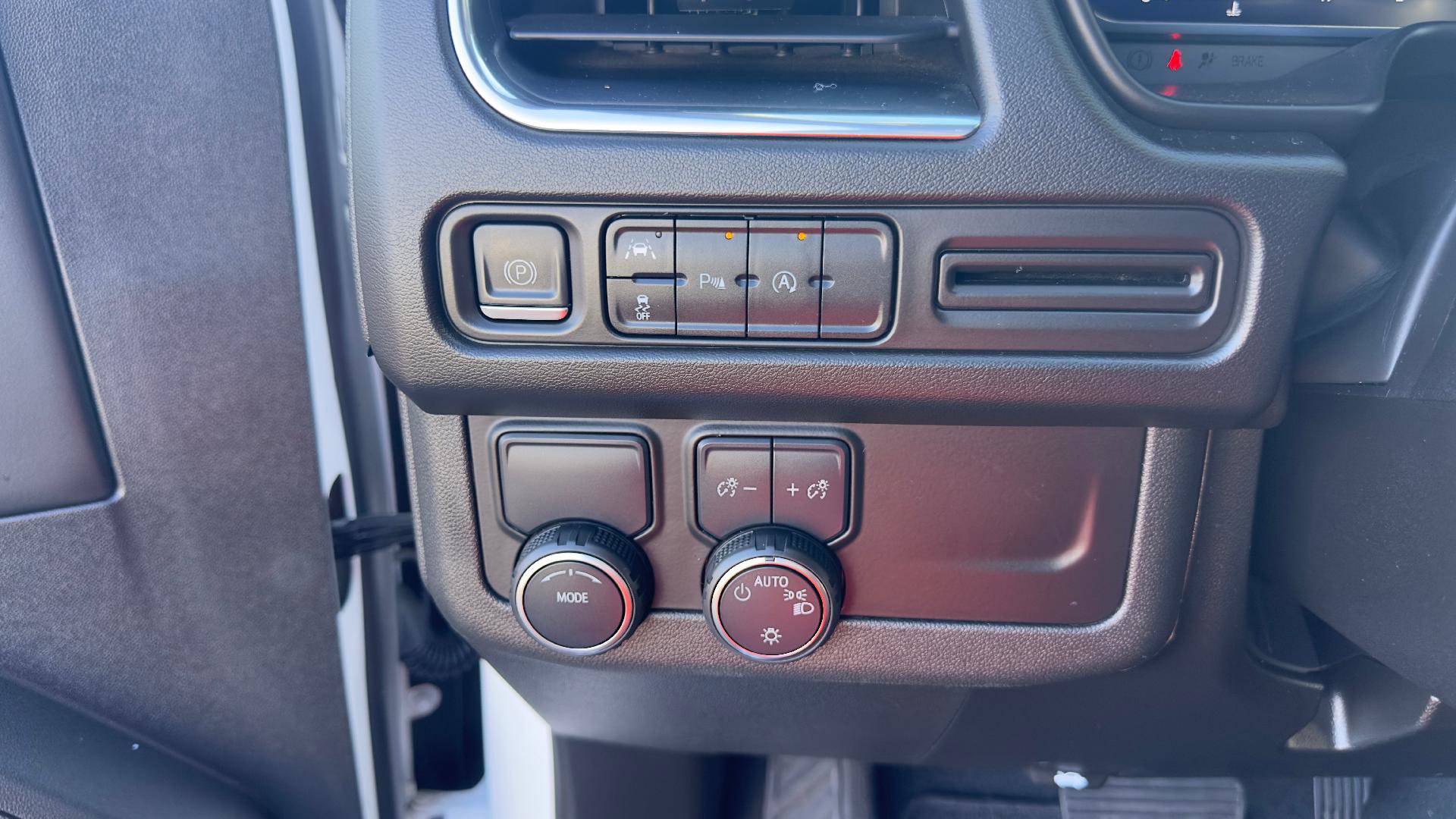 Used 2023 Chevrolet Suburban LT image 16