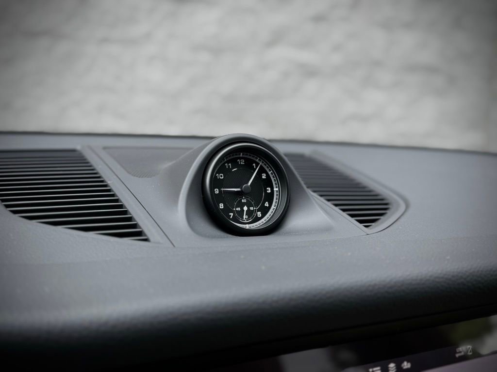 Certified 2025 Porsche Macan image 30