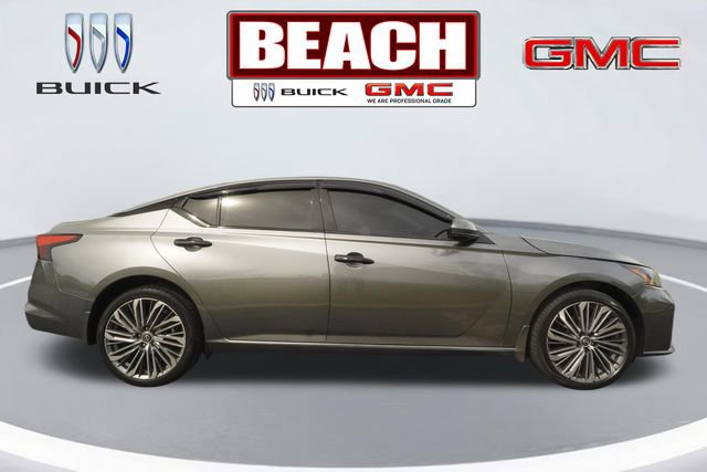 Used 2023 Nissan Altima 2.5 SL AWD/4WD image 2