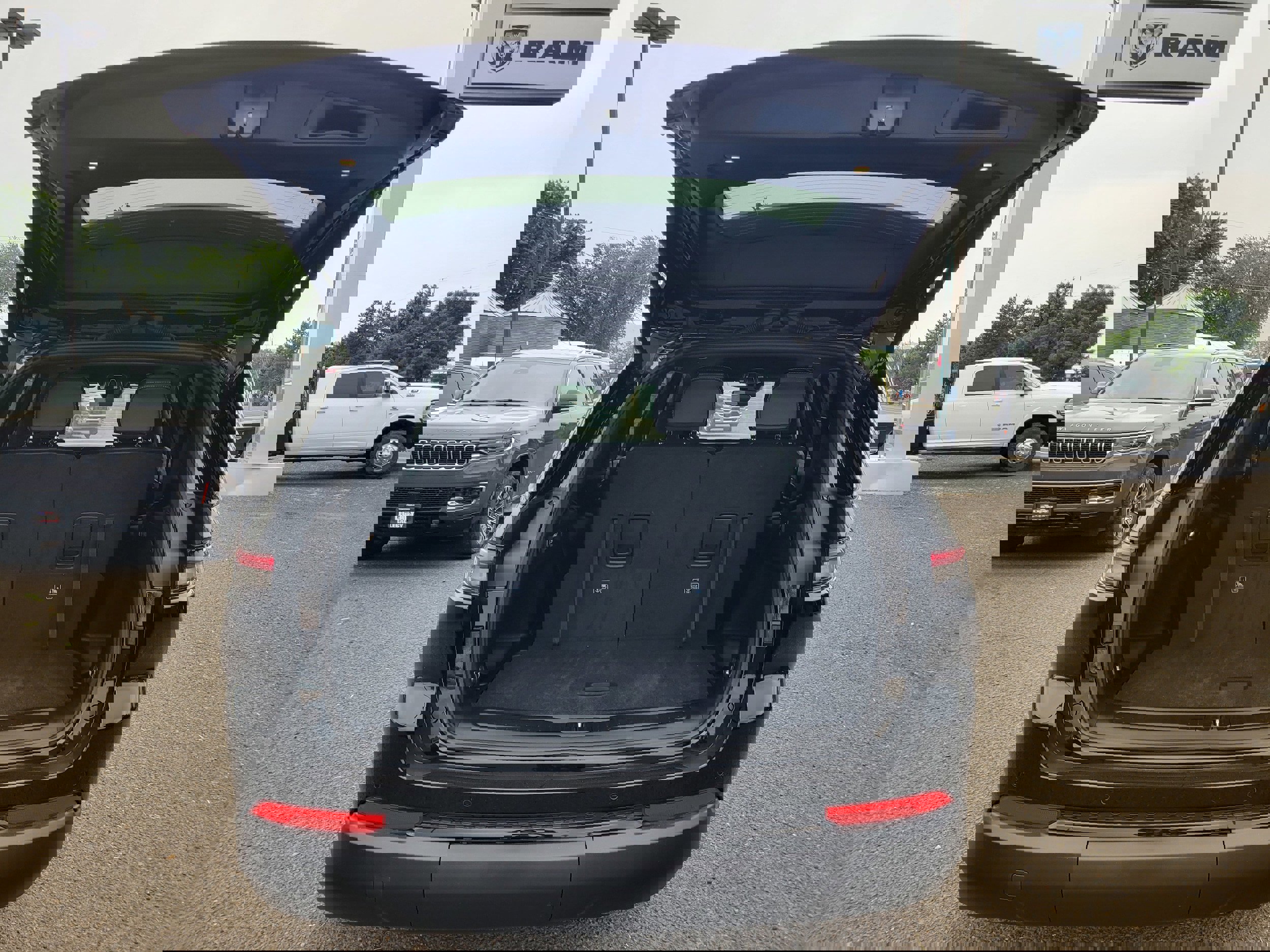 New 2025 Jeep Grand Cherokee L Altitude image 11