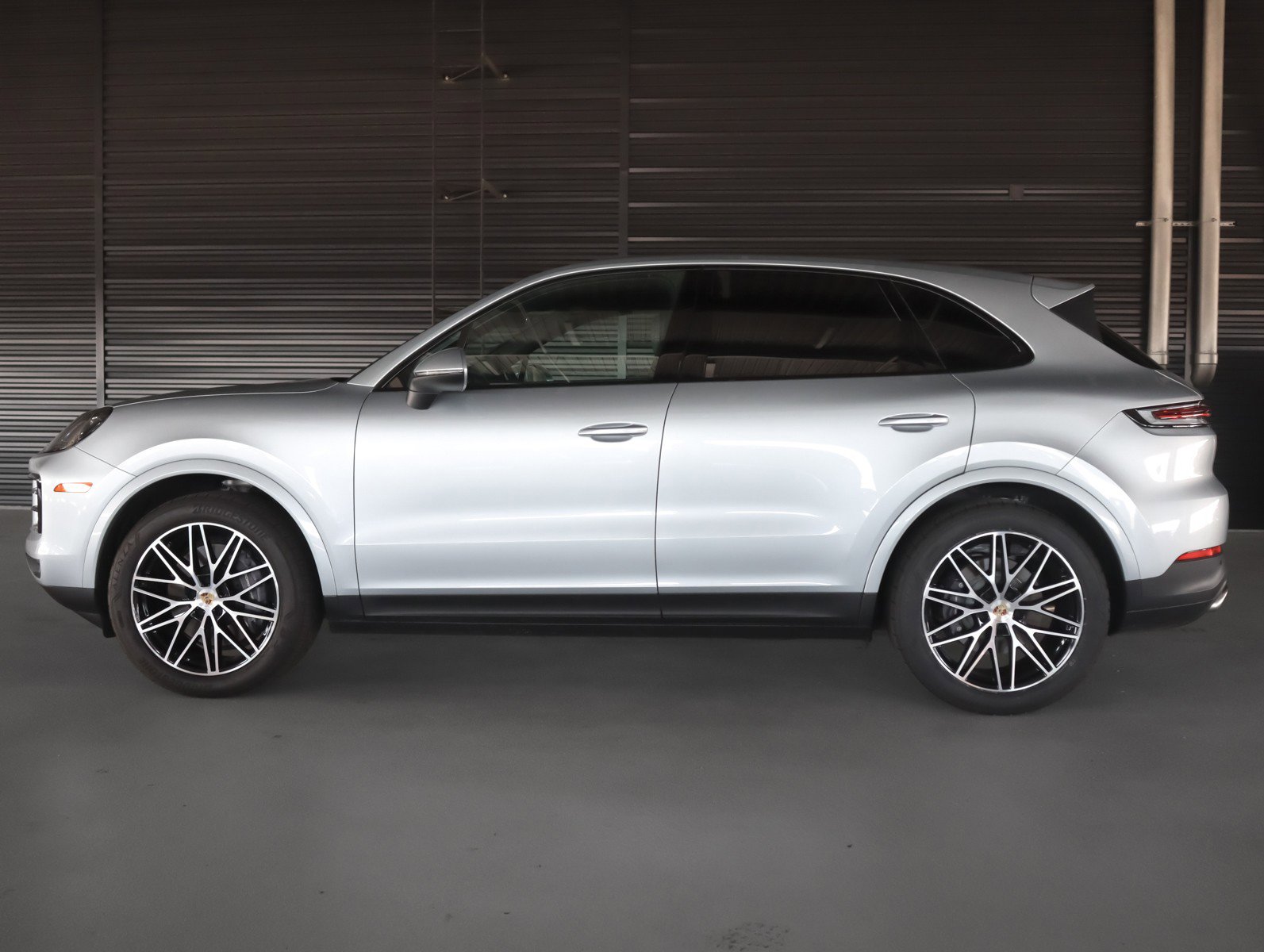 Certified 2024 Porsche Cayenne AWD/4WD image 2
