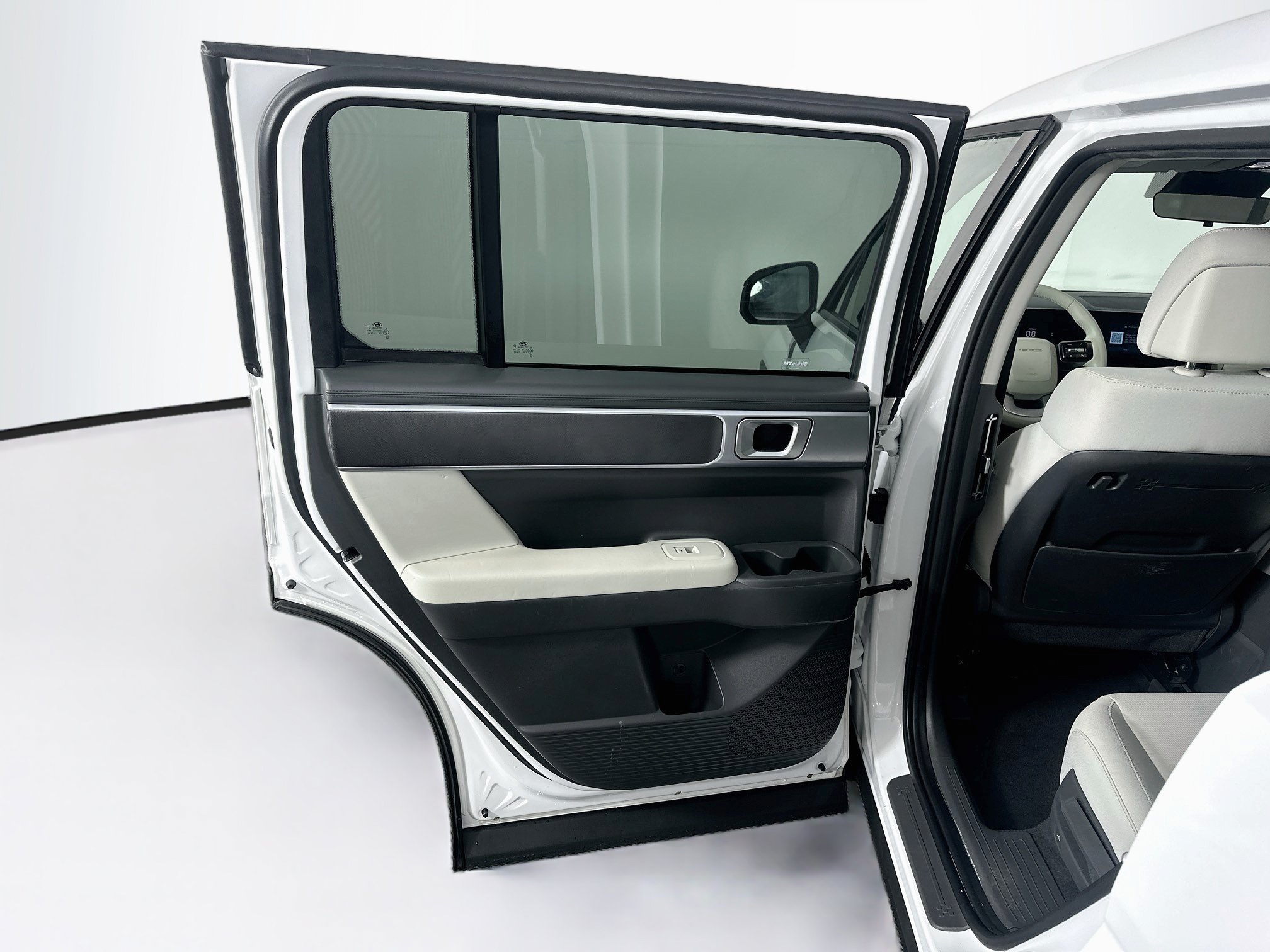 Used 2025 Hyundai Santa Fe SE FWD image 27