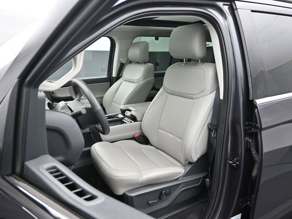 Certified 2025 Ford Expedition Active image 9