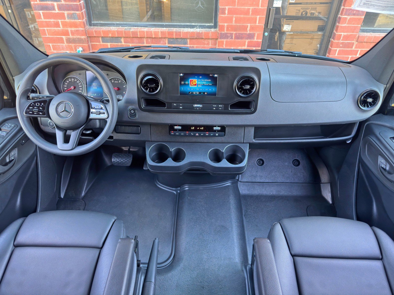 Used 2024 Mercedes-Benz Sprinter 2500 image 12