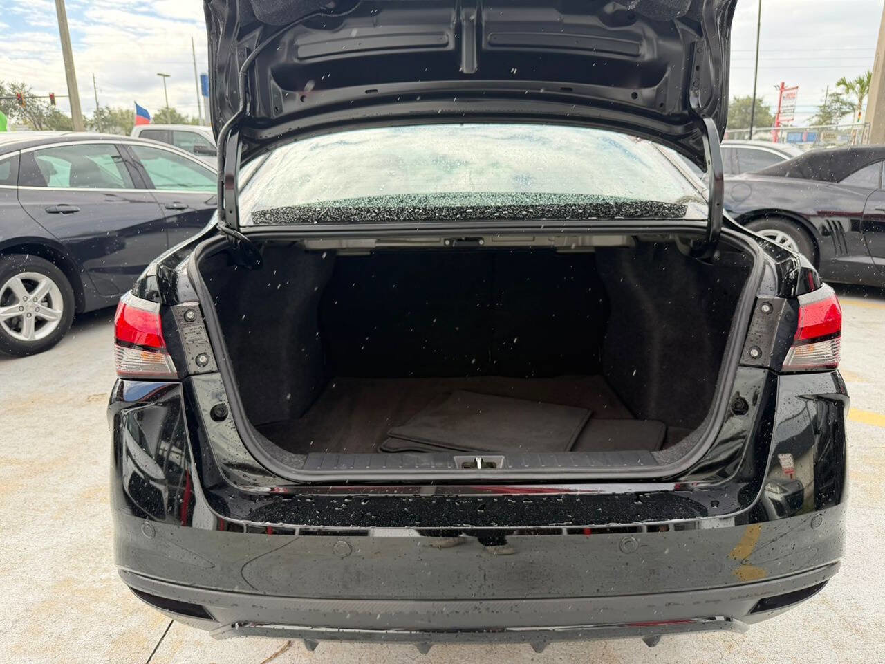 Used 2024 Nissan Versa SR image 10