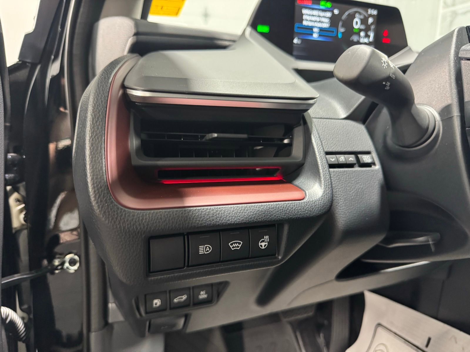 New 2025 Toyota Prius Plug-In Hybrid w/ Limited Premium Package image 25