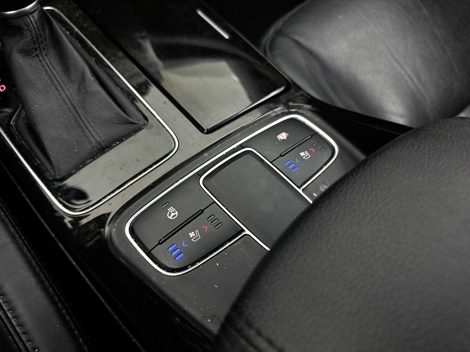 Used 2014 Kia Cadenza Premium w/ Luxury Package FWD image 20