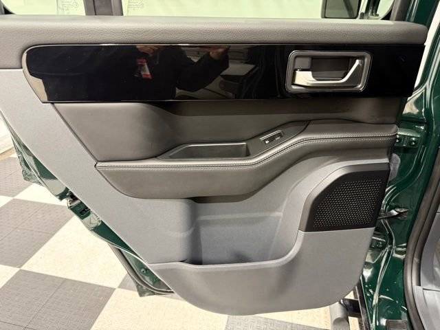 Used 2024 INEOS Grenadier Fieldmaster Edition image 18