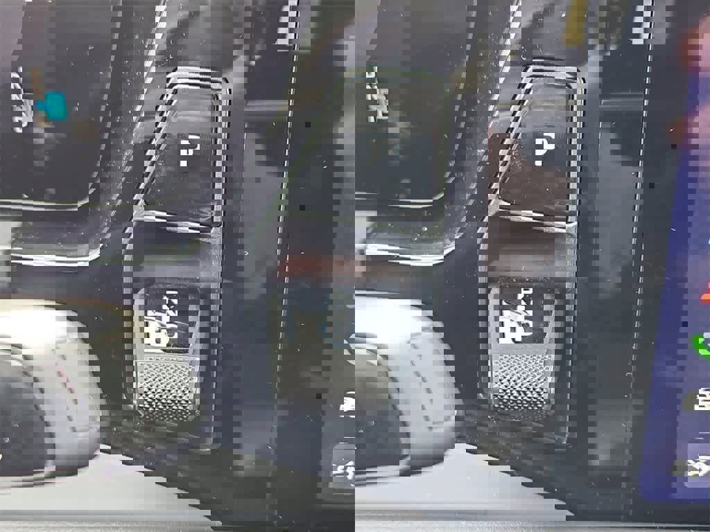 Certified 2025 Porsche Macan 4S Electric image 35