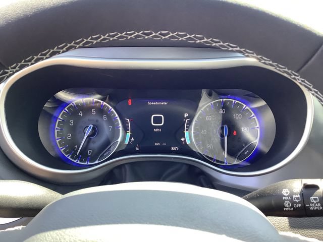 Used 2025 Chrysler Voyager LX FWD image 14