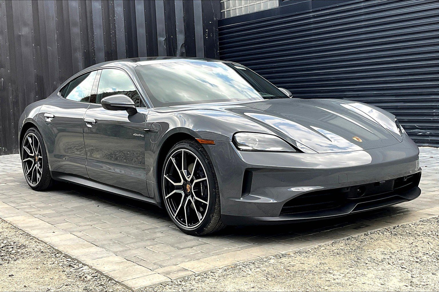 New 2025 Porsche Taycan image 7