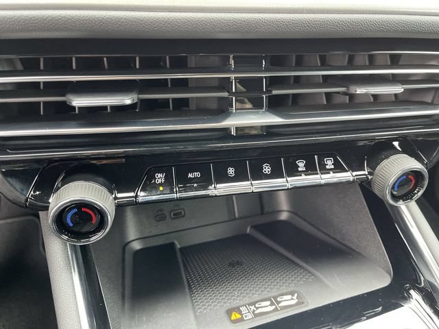 New 2026 Chevrolet Traverse LT w/ Driver Confidence Package FWD image 19