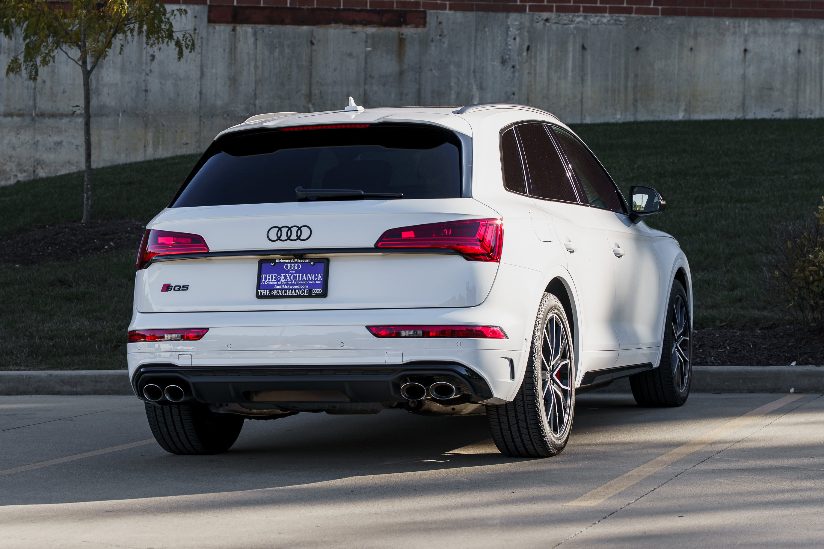 Used 2024 Audi SQ5 Prestige w/ Prestige Package image 4