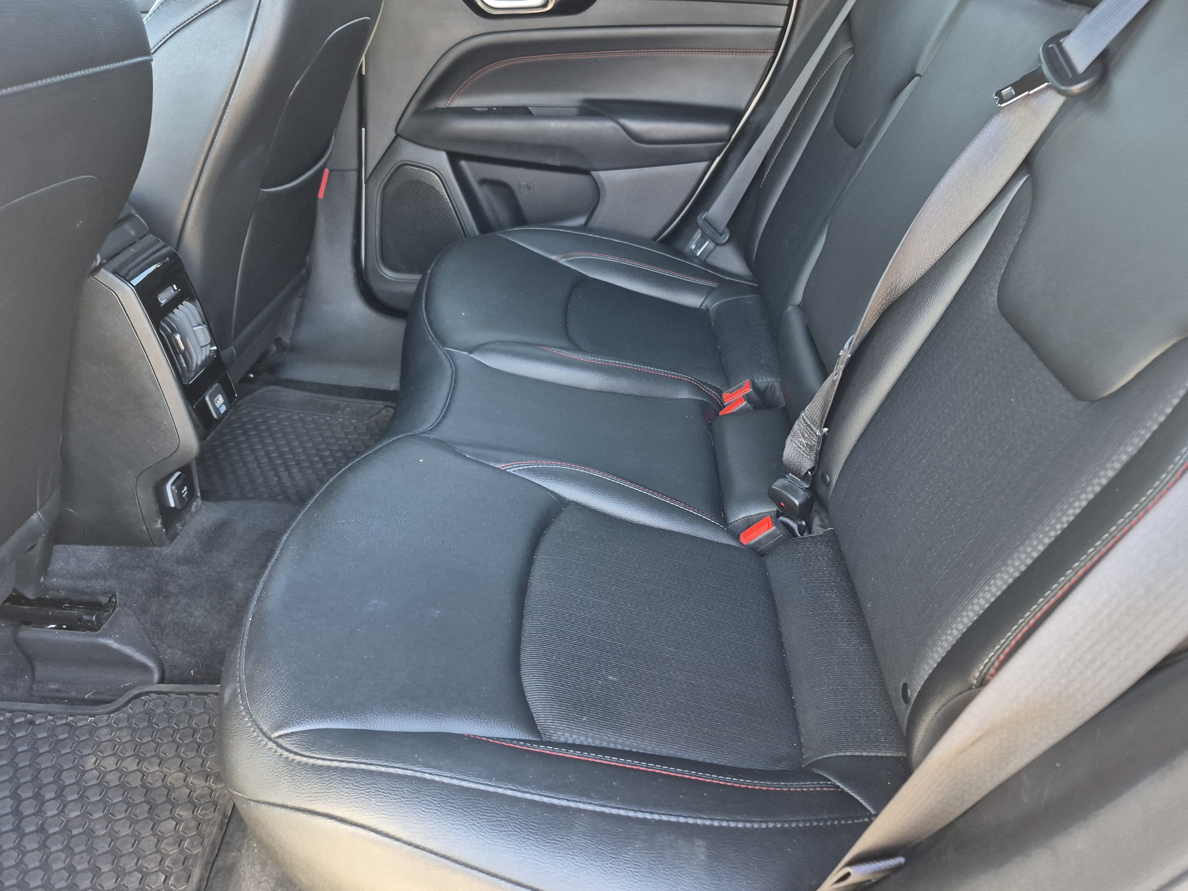 Used 2025 Jeep Compass Trailhawk AWD/4WD image 17