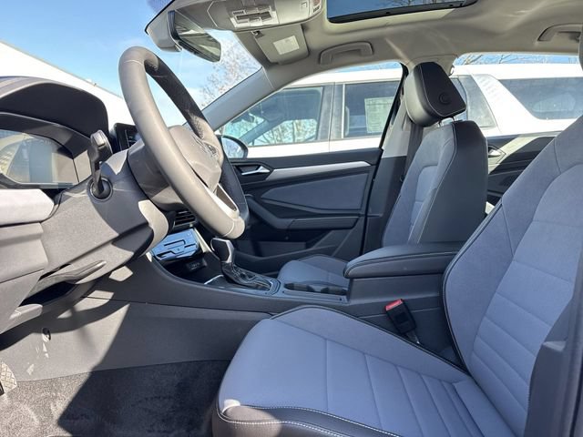 Used 2026 Volkswagen Jetta SE FWD image 11