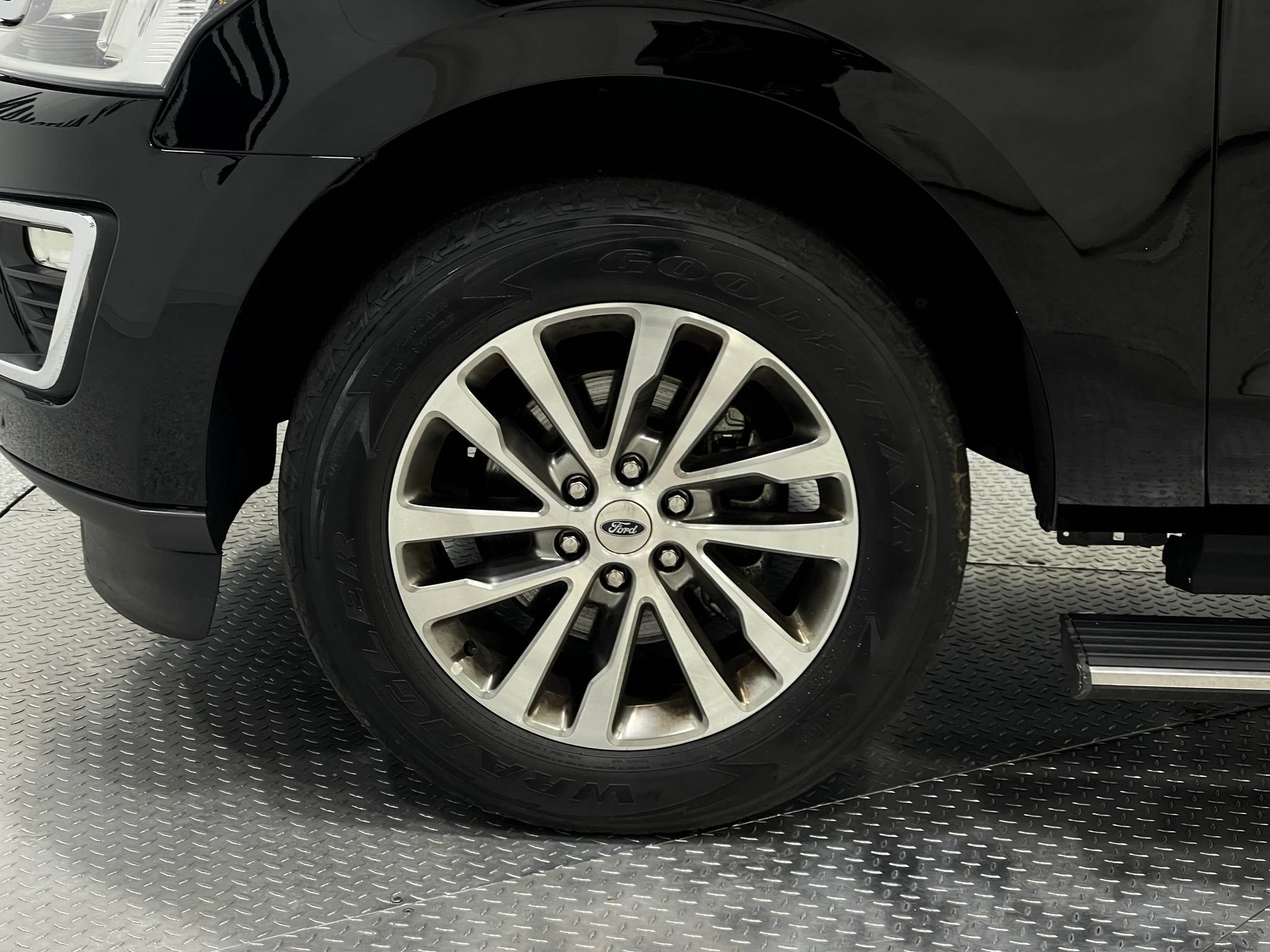 Used 2018 Ford Expedition Max Limited AWD/4WD image 36
