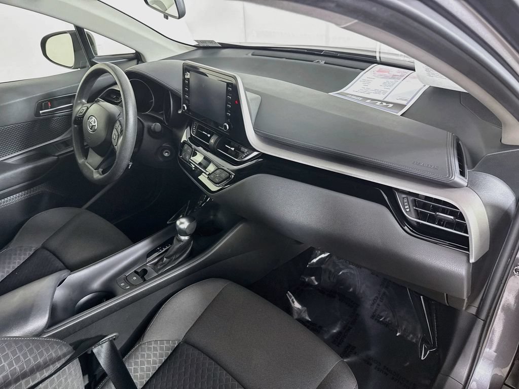 Used 2020 Toyota C-HR LE FWD image 31