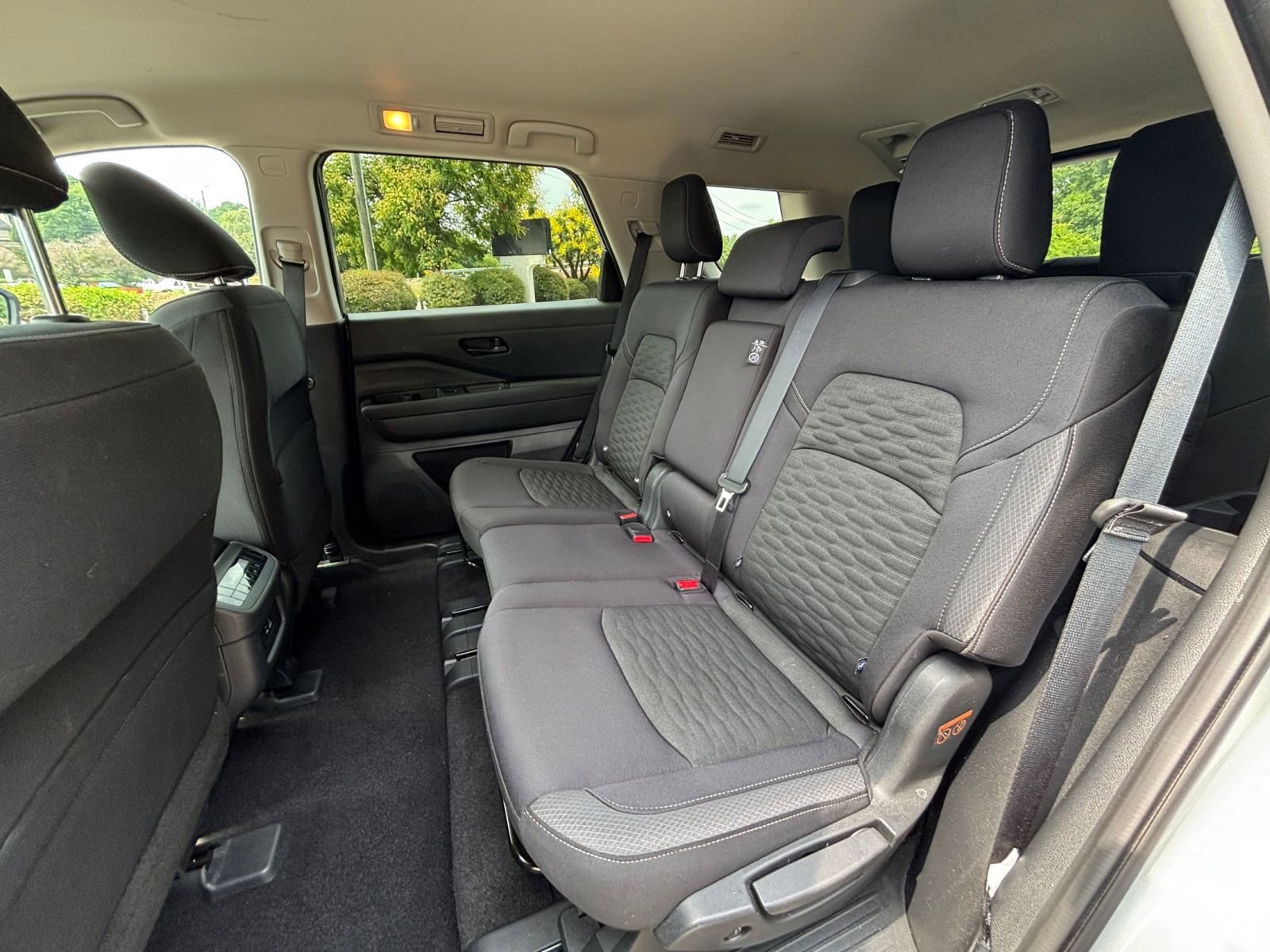 Used 2025 Nissan Pathfinder SV FWD image 35