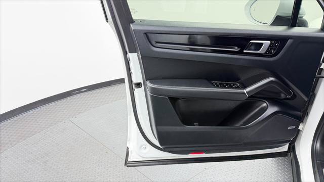 Used 2019 Porsche Cayenne AWD/4WD image 13