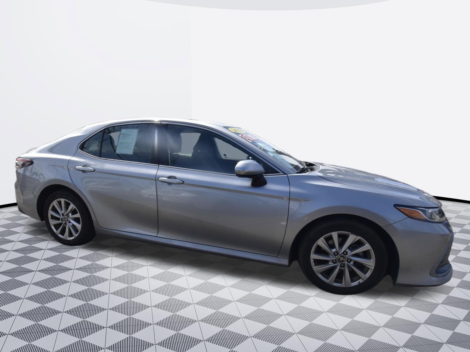 Used 2023 Toyota Camry LE FWD image 5