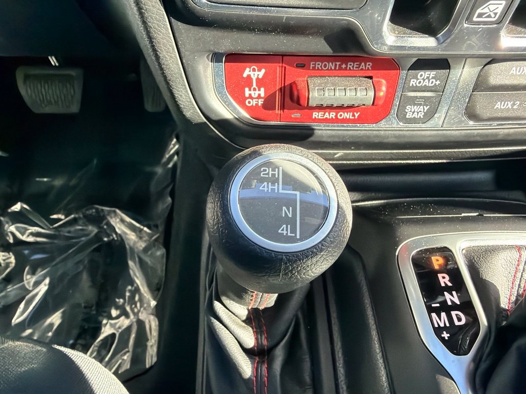 Used 2020 Jeep Gladiator Rubicon w/ Cold Weather Group AWD/4WD image 39