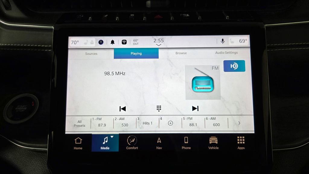 Used 2022 Jeep Grand Cherokee Overland w/ Luxury Tech Group IV image 23