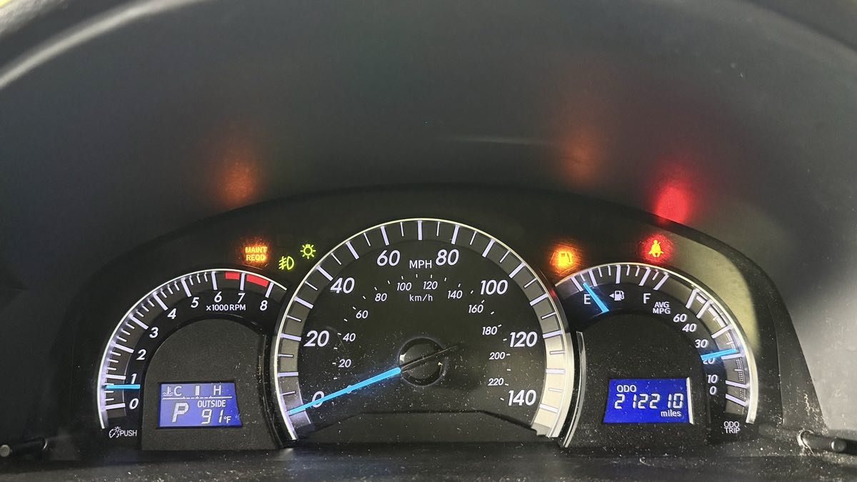 Used 2014 Toyota Camry SE FWD image 19