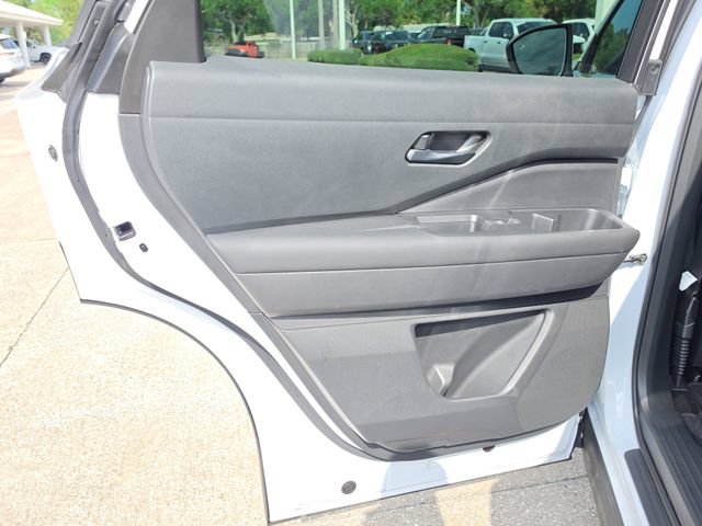 Used 2026 Nissan Pathfinder SV FWD image 14