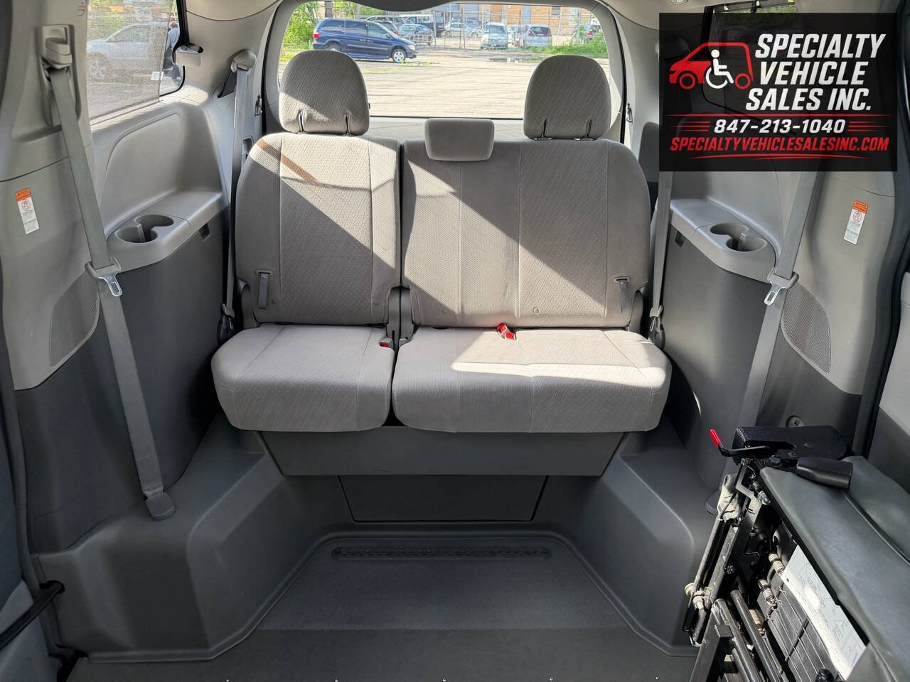 Used 2018 Toyota Sienna LE FWD image 29