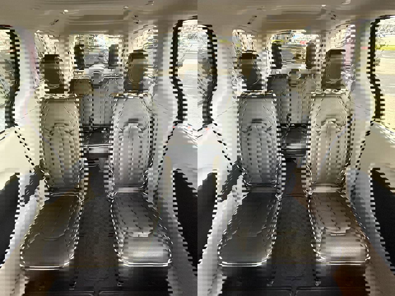 Used 2022 Chrysler Pacifica Limited w/ Uconnect Theater Family Group image 44