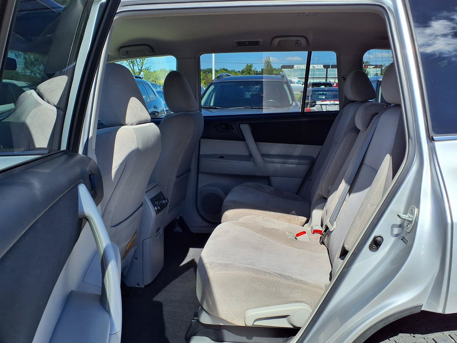 Used 2013 Toyota Highlander FWD w/ Cold Weather Pkg image 10