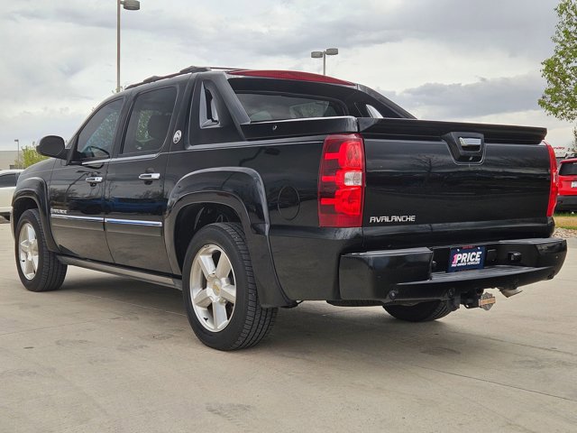 Used 2013 Chevrolet Avalanche LTZ image 8
