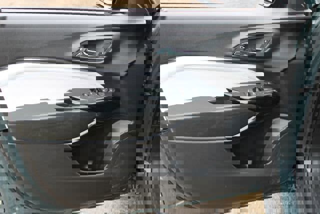 Used 2025 Chevrolet Trax LT image 19