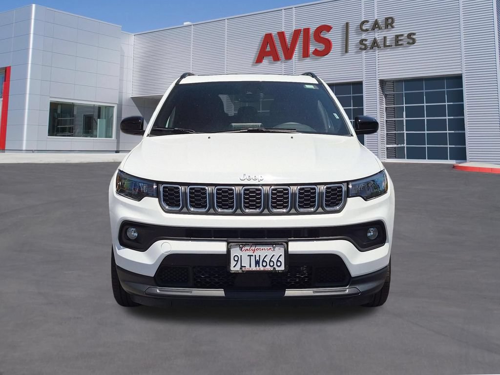 Used 2025 Jeep Compass Latitude w/ Sun & Sound Group AWD/4WD image 2