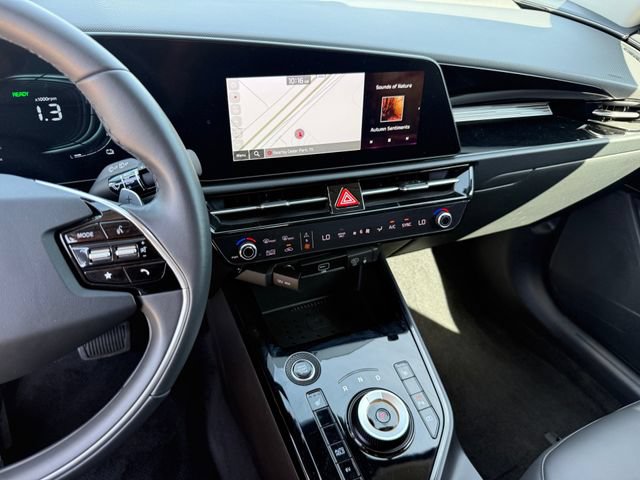 Used 2024 Kia Niro EX FWD image 21
