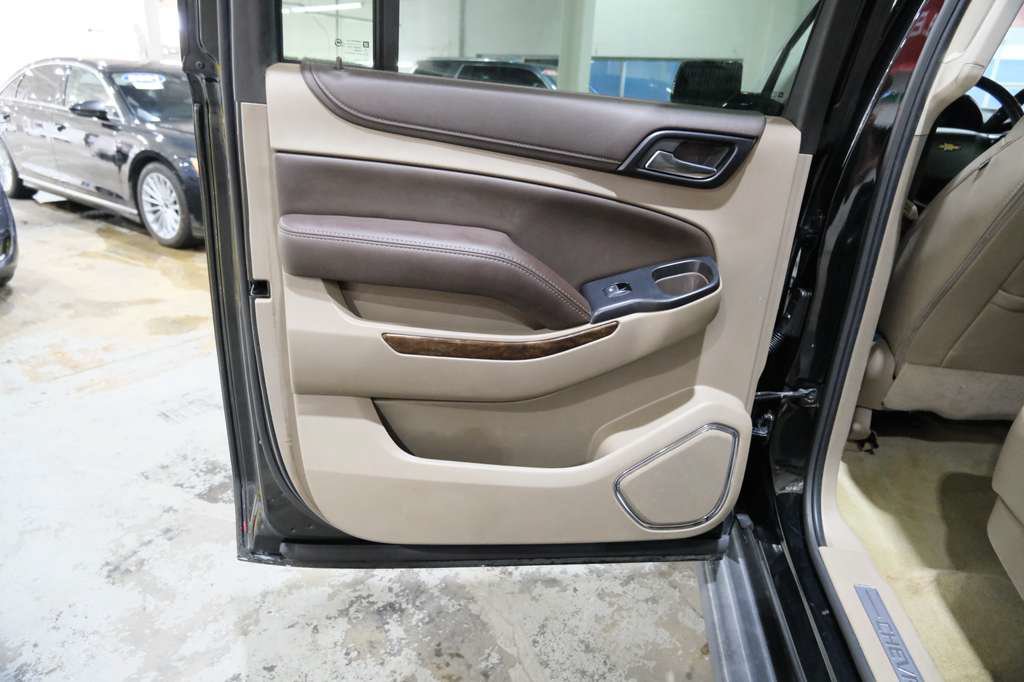 Used 2018 Chevrolet Suburban LT RWD image 23
