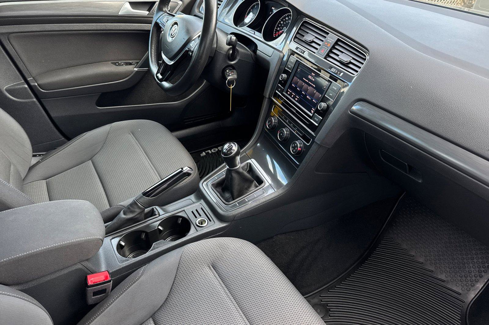 Used 2019 Volkswagen Golf S image 18