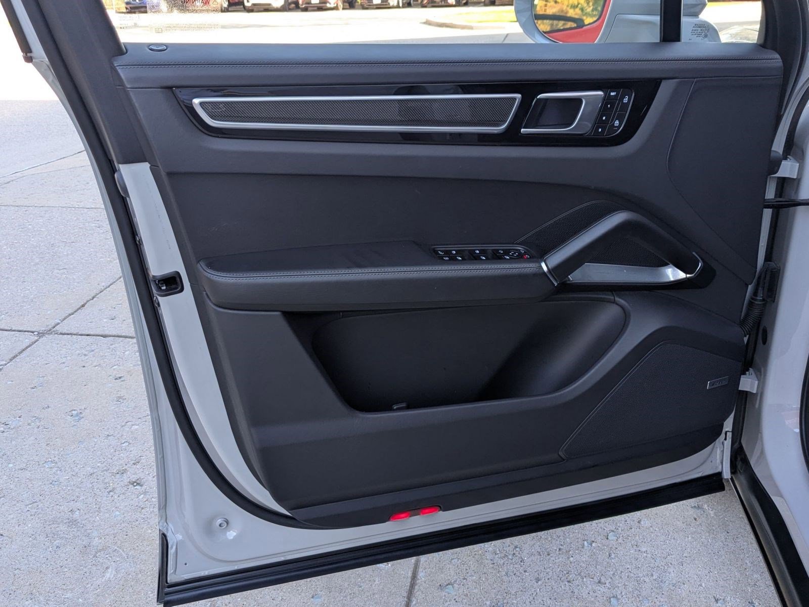 Used 2022 Porsche Cayenne Turbo S image 13