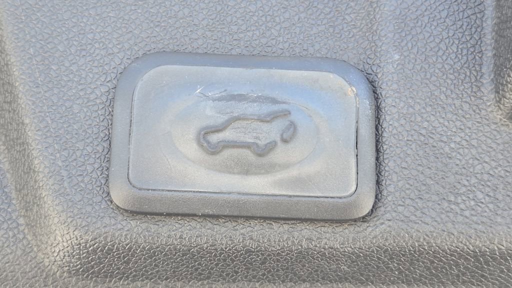 Used 2016 Chevrolet Traverse LTZ AWD/4WD image 35