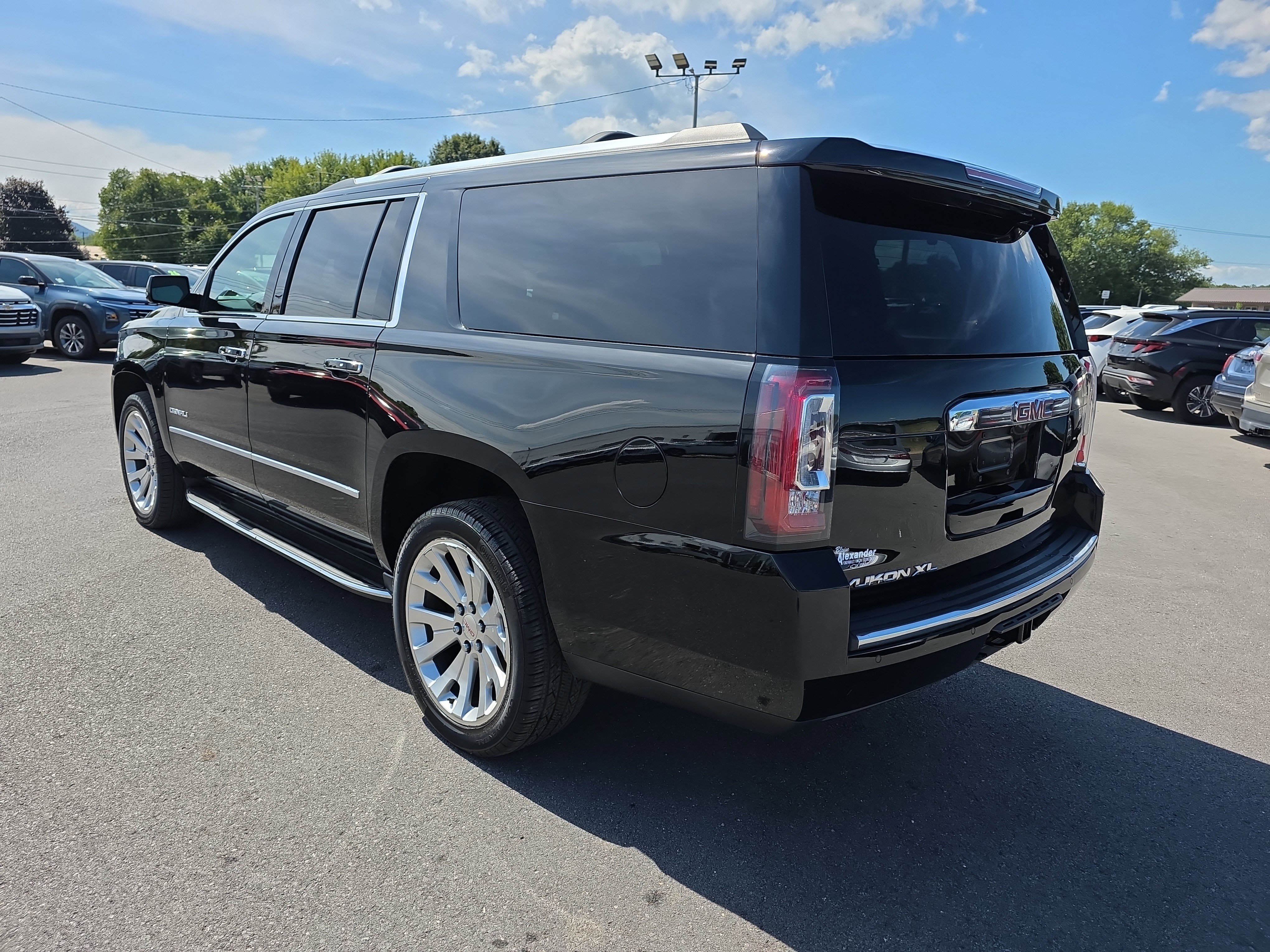 Used 2018 GMC Yukon XL Denali image 6