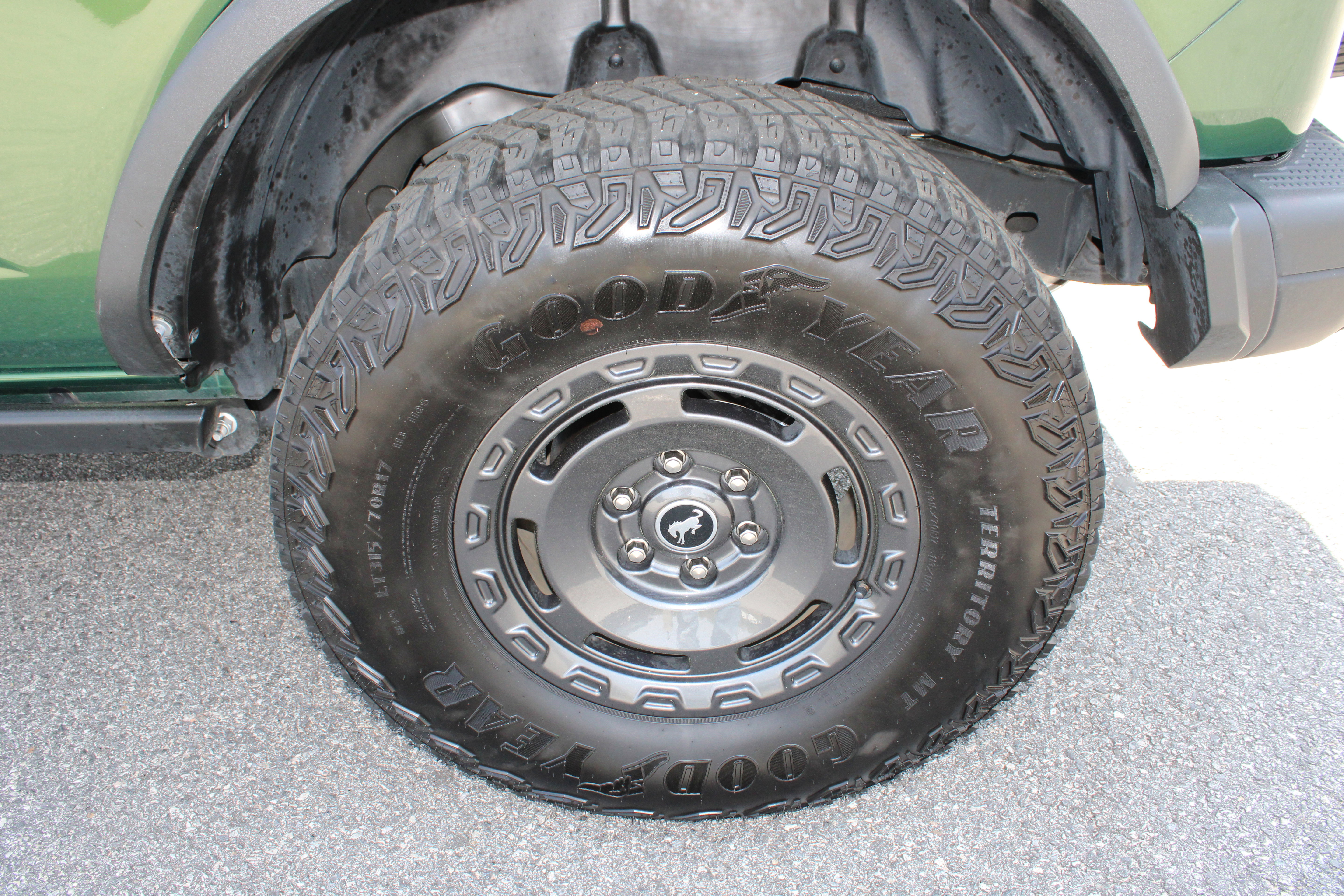 Used 2023 Ford Bronco Everglades image 11