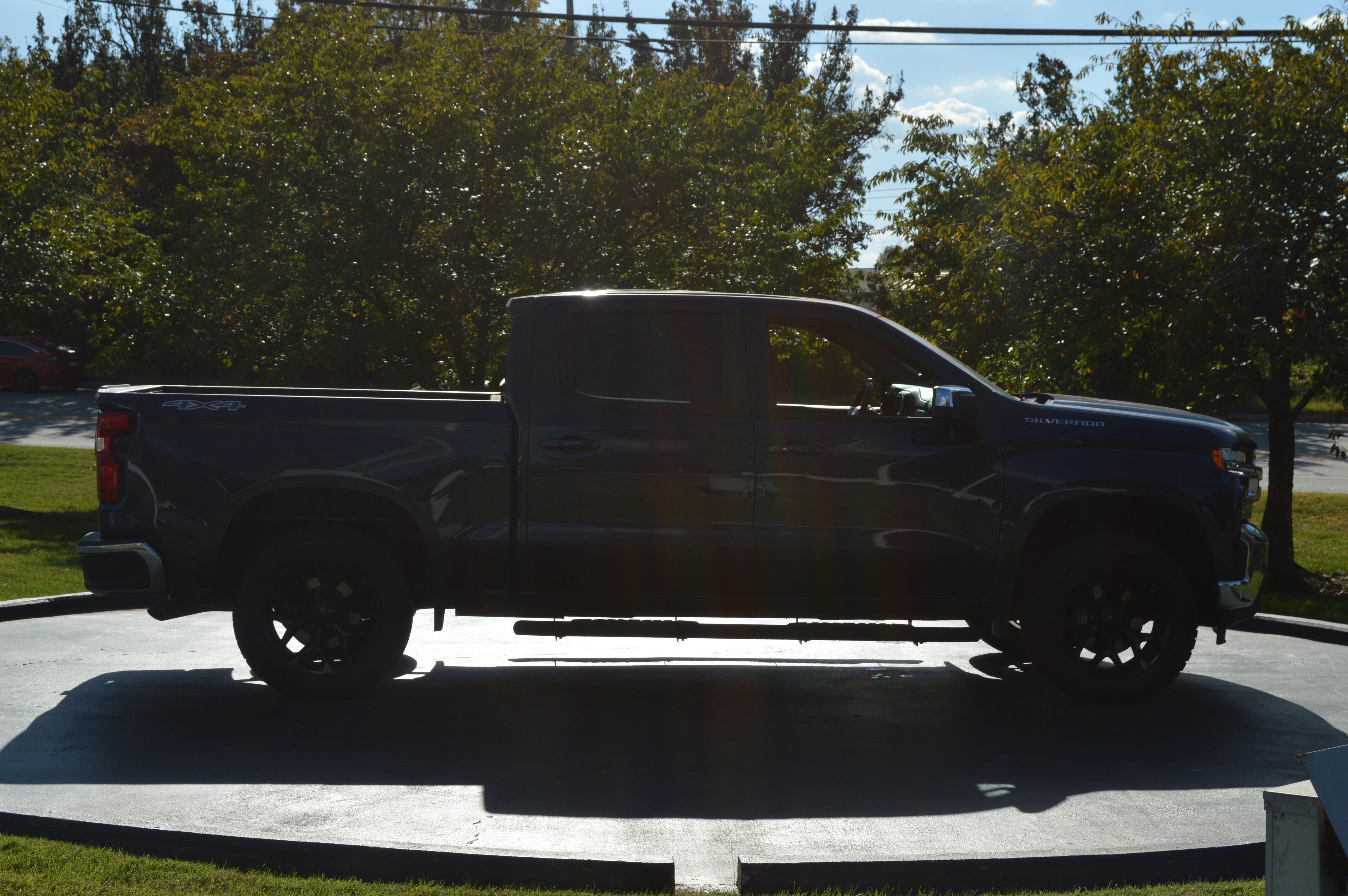 Used 2021 Chevrolet Silverado 1500 LT AWD/4WD image 12
