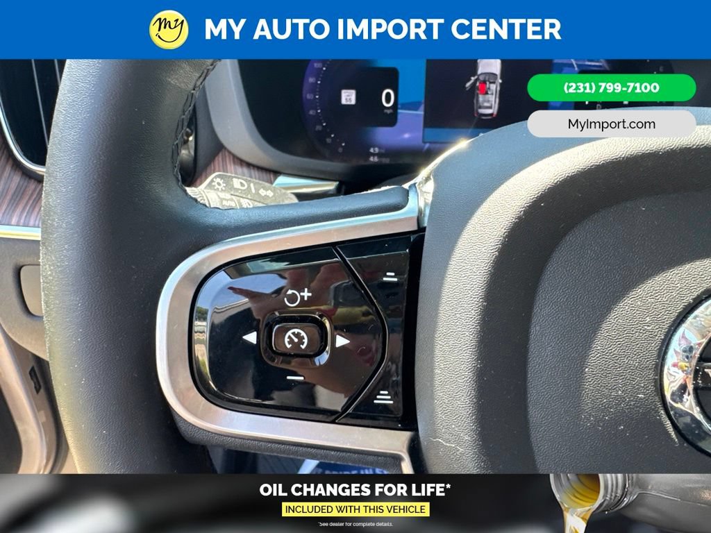 Used 2023 Volvo XC60 B5 Plus AWD/4WD image 17