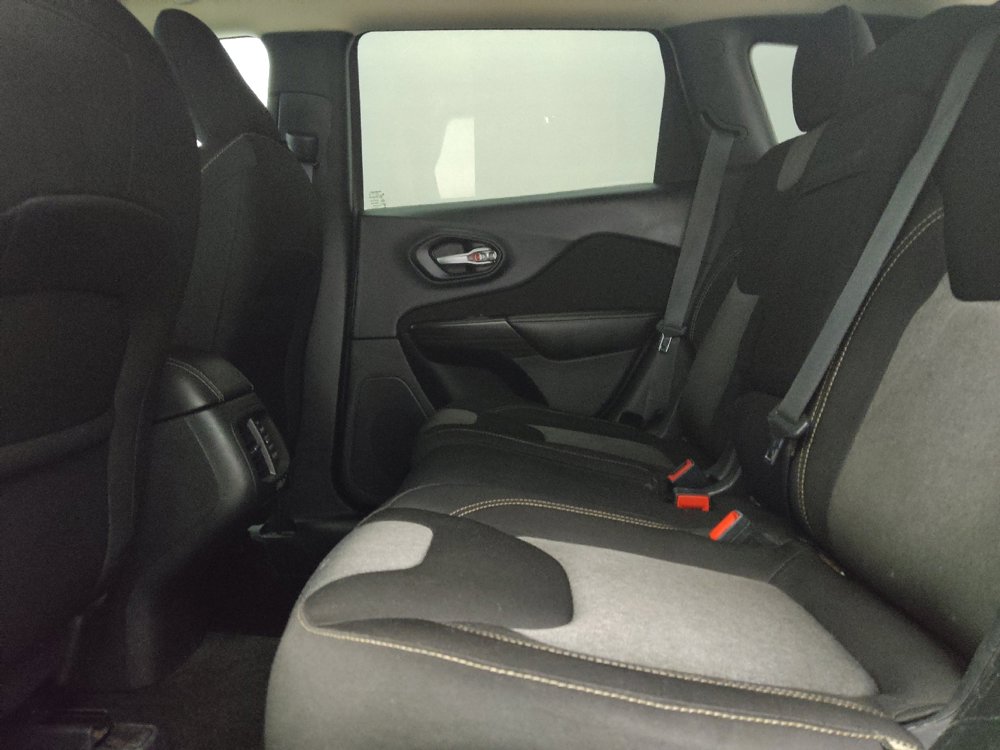 Used 2015 Jeep Cherokee Sport FWD image 18