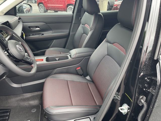 New 2025 Nissan Kicks SR image 16