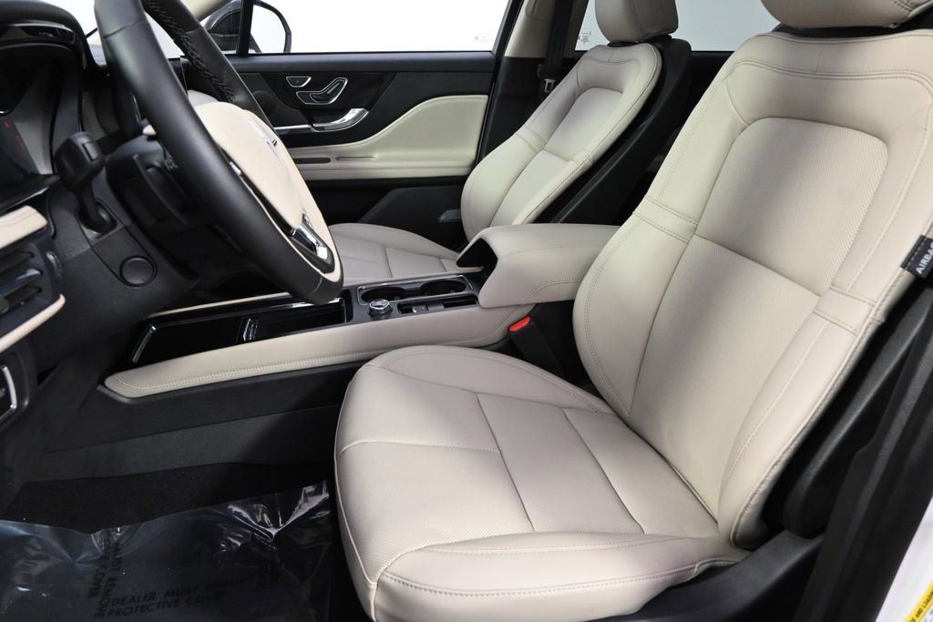 New 2026 Lincoln Corsair Premiere image 13